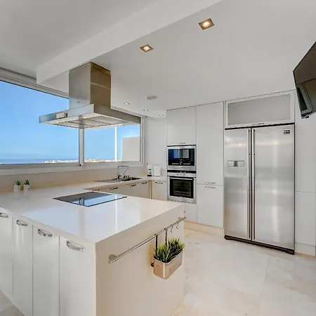 Impeccable 3-bed In Costa Adeje Costa Adeje (Tenerife)